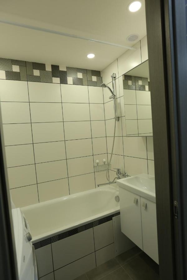 Comfy 2 Room Apartment - Free Parking - 350Mbps Wifi - Netflix Kaunas Buitenkant foto