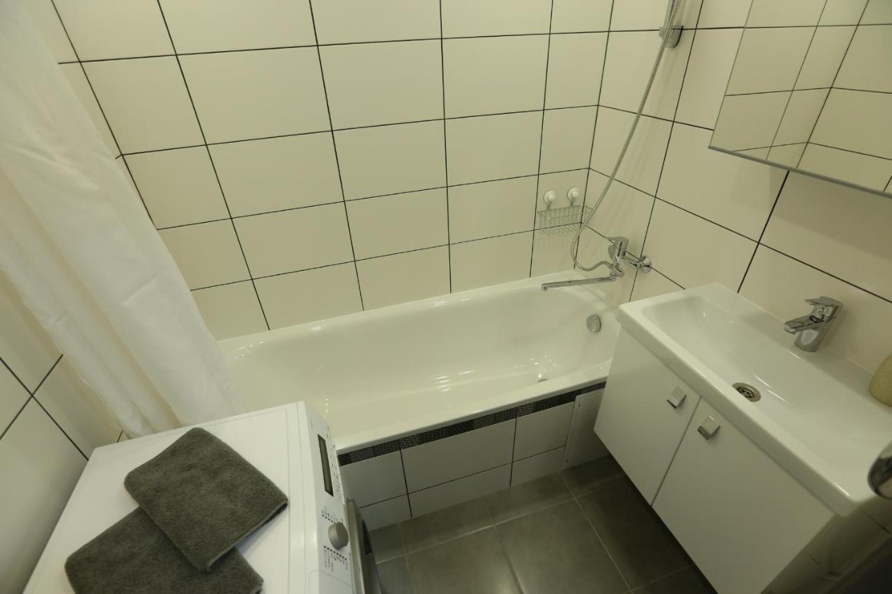 Comfy 2 Room Apartment - Free Parking - 350Mbps Wifi - Netflix Kaunas Buitenkant foto